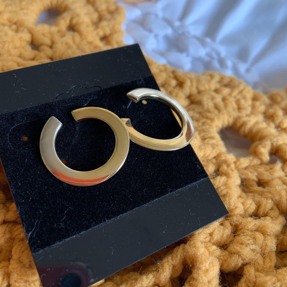 Instagram Fashion Blogger Gold Circle Stud Earring - Picture 2 of 11